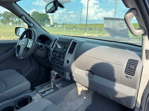 Used 2013 Nissan Frontier SV w/ SV Value Truck Pkg AWD/4WD image 28