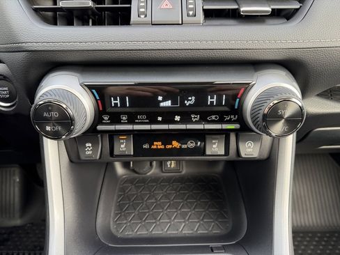 Used 2025 Toyota RAV4 XLE Premium image 23