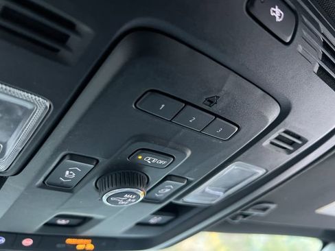 Used 2021 GMC Yukon Denali w/ Denali Premium Package image 32