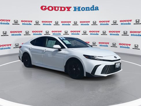 Used 2025 Toyota Camry SE w/ Multimedia Upgrade Package FWD image 2