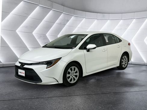 Used 2023 Toyota Corolla LE FWD image 3