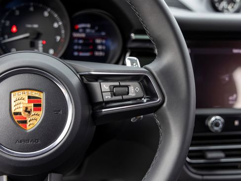 Certified 2026 Porsche Macan AWD/4WD image 37