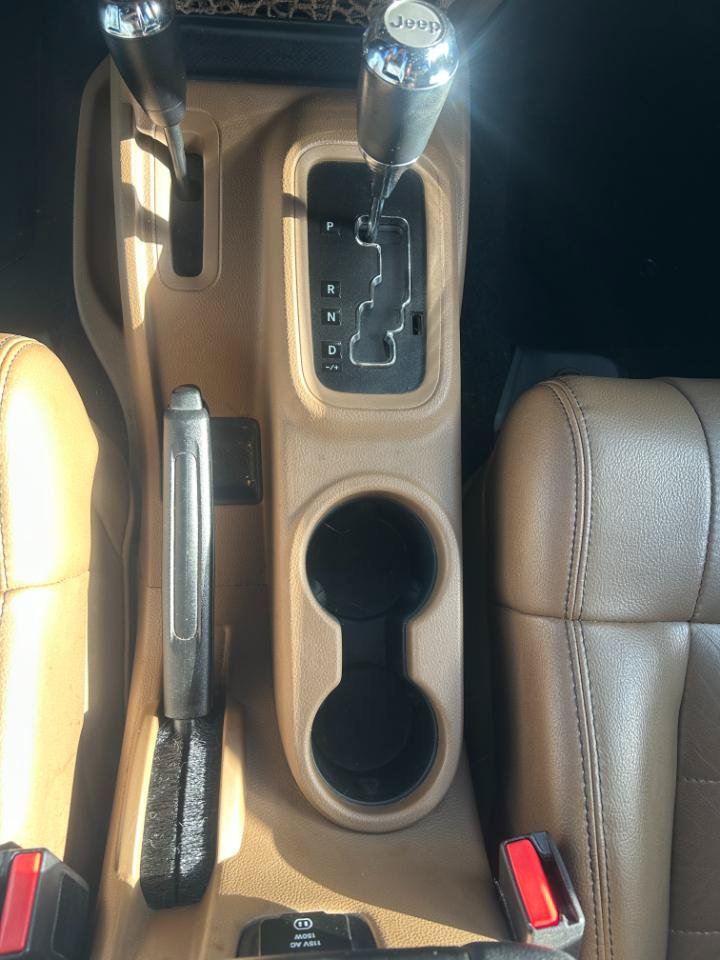 Used 2012 Jeep Wrangler Unlimited Sahara w/ Dual Top Group AWD/4WD image 18
