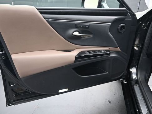 Used 2023 Lexus ES 350 w/ Premium Package FWD image 4