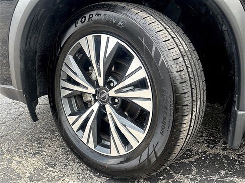 Certified 2022 Nissan Rogue SV image 10