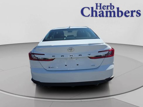 Used 2025 Toyota Camry SE FWD image 9