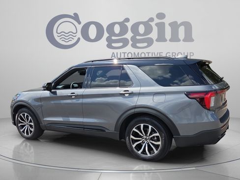 Used 2025 Ford Explorer ST-Line w/ Premium Package RWD image 3