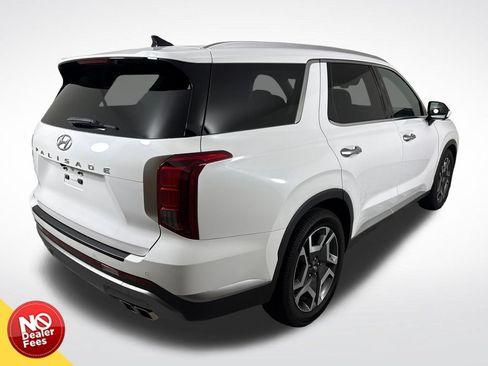 Used 2024 Hyundai Palisade SEL w/ Premium Package FWD image 3