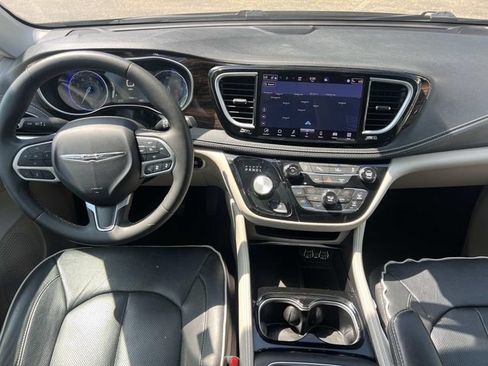 Used 2023 Chrysler Pacifica Limited FWD image 15