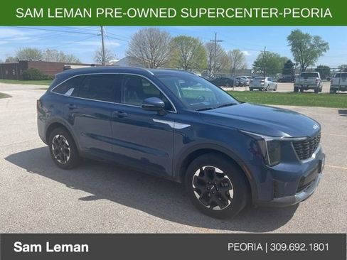 Used 2025 Kia Sorento S w/ Panoramic Sunroof Package image 2