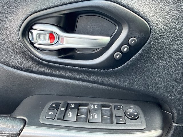 Used 2022 Jeep Cherokee Limited AWD/4WD image 15