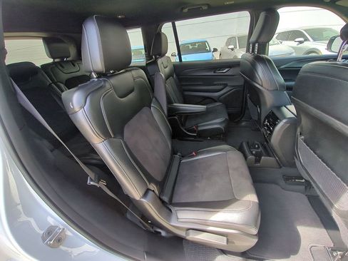 Used 2023 Jeep Grand Cherokee L Laredo image 34