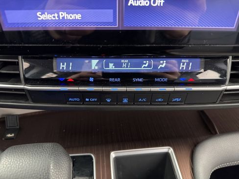 Certified 2021 Toyota Sienna LE image 28