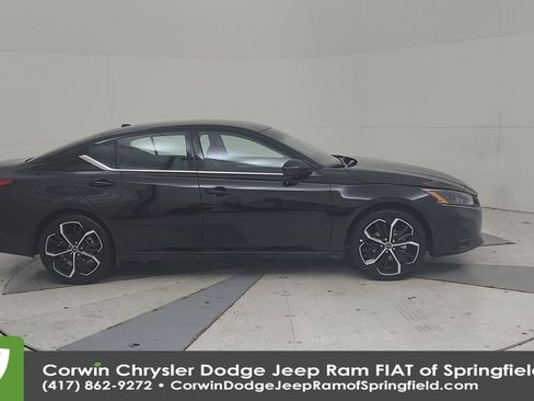 Used 2025 Nissan Altima 2.5 SR image 2