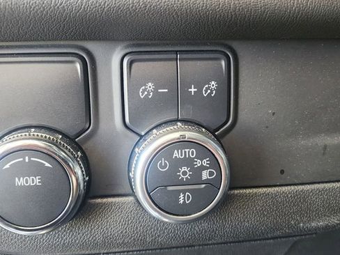 Used 2025 GMC Yukon Denali RWD image 23