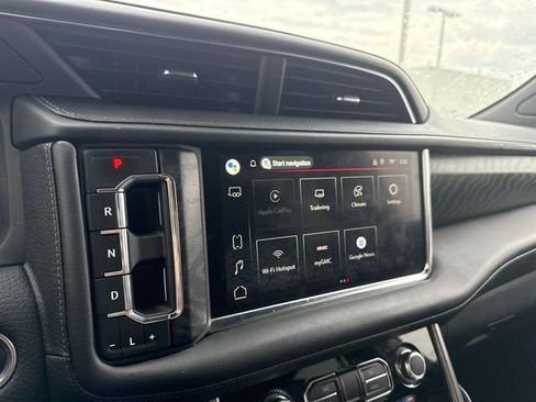 Used 2022 GMC Yukon XL Denali w/ Max Trailering Package AWD/4WD image 17