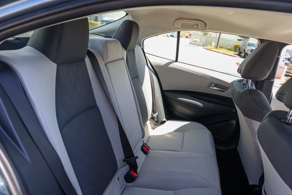 Used 2020 Toyota Corolla LE FWD image 18