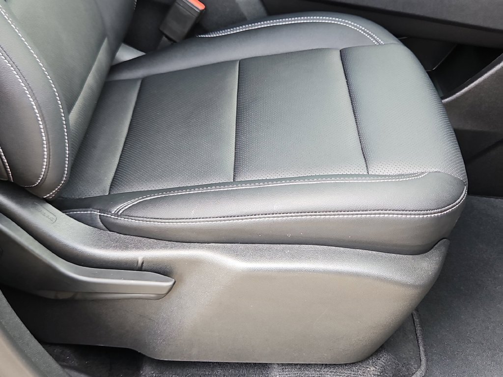 Used 2025 Chevrolet Traverse LT w/ Driver Confidence Package FWD image 30