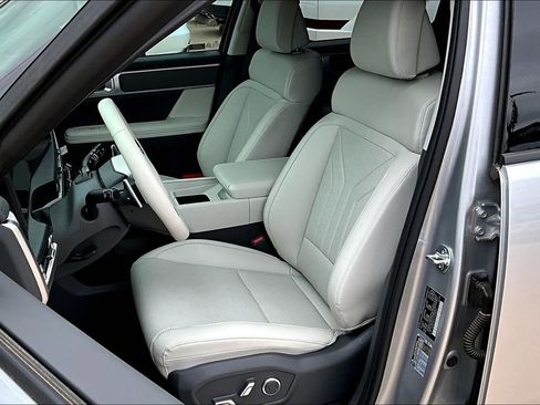 Used 2025 Hyundai Santa Fe SEL FWD image 16