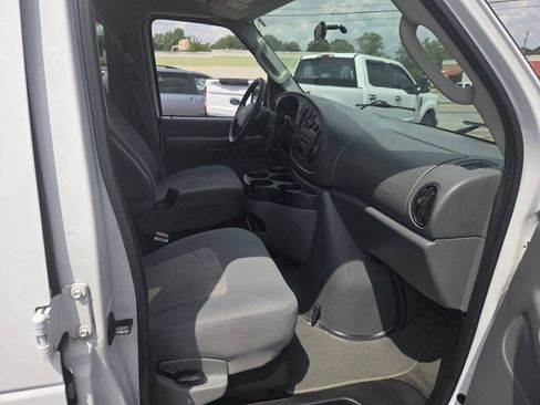 Used 2006 Ford E-350 and Econoline 350 XLT RWD image 11