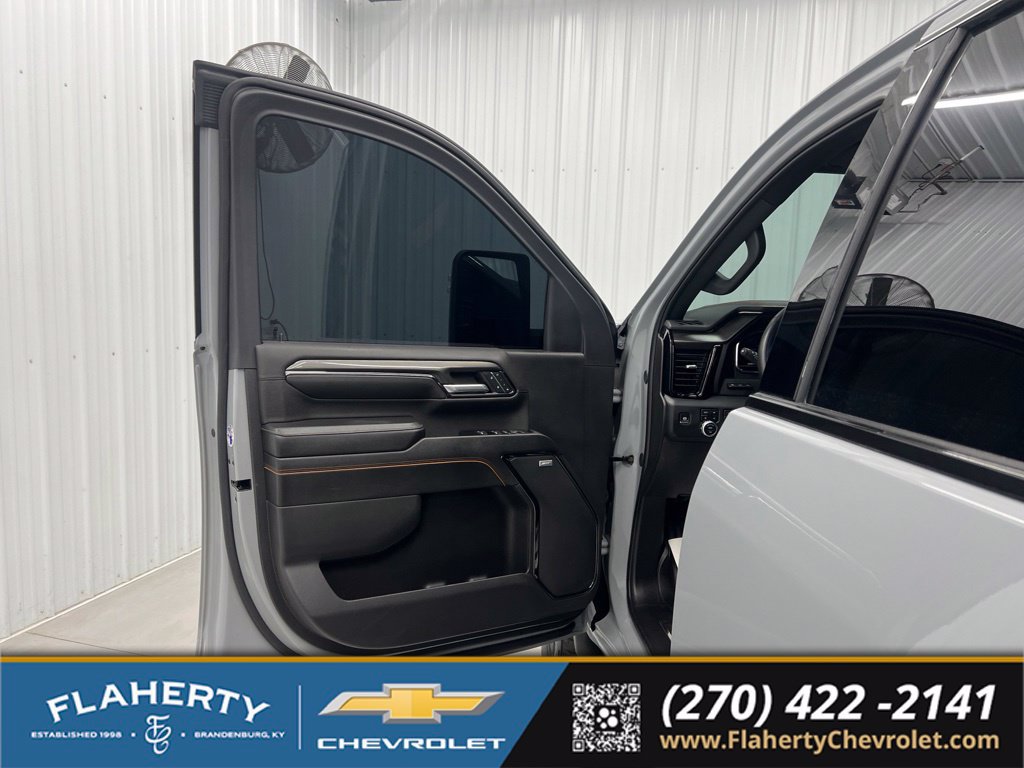 Used 2024 GMC Sierra 3500 AT4 w/ AT4 Premium Plus Package AWD/4WD image 8