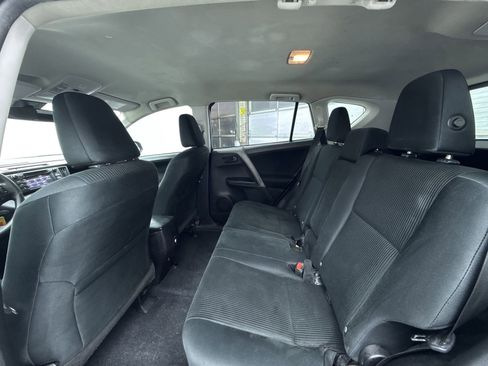 Used 2018 Toyota RAV4 LE FWD image 31