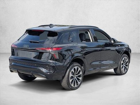 New 2026 Audi Q3 quattro 2.0T AWD/4WD image 2
