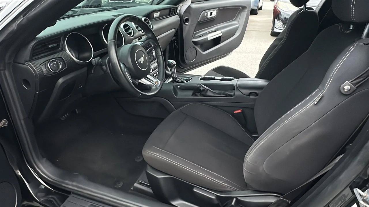 Used 2018 Ford Mustang Coupe RWD image 27