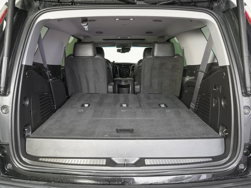 Used 2015 Cadillac Escalade Luxury image 11