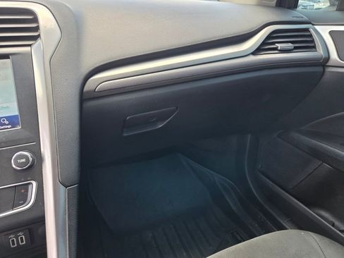 Used 2020 Ford Fusion SE FWD image 28