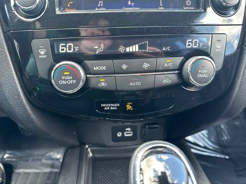 Used 2019 Nissan Rogue SV AWD/4WD image 61