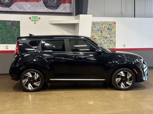 Used 2023 Kia Soul GT-Line w/ GT-Line Technology Package FWD image 2