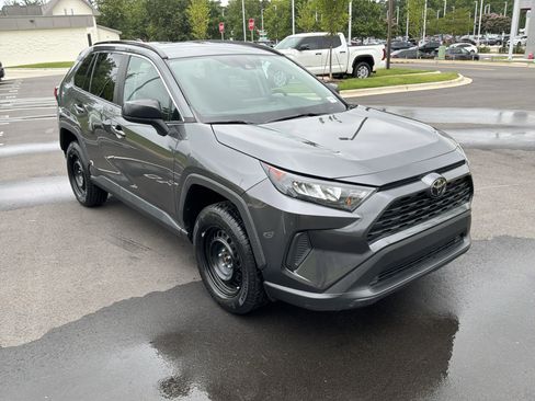 Used 2021 Toyota RAV4 LE FWD image 2