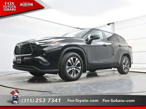 Used 2023 Toyota Highlander XLE AWD/4WD image 23
