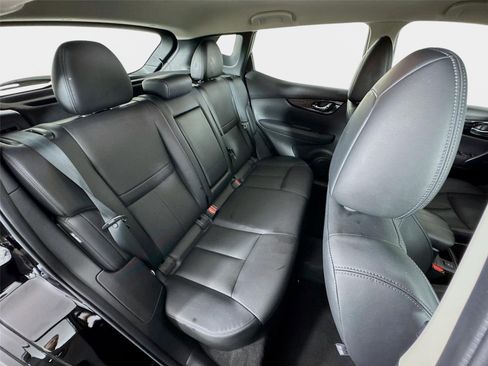 Certified 2022 Nissan Rogue Sport SL FWD image 26