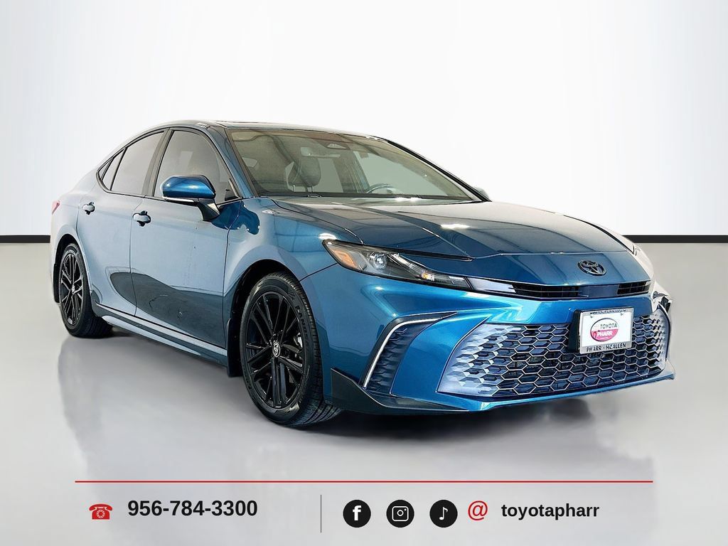Used 2025 Toyota Camry SE w/ Convenience Package FWD image 3
