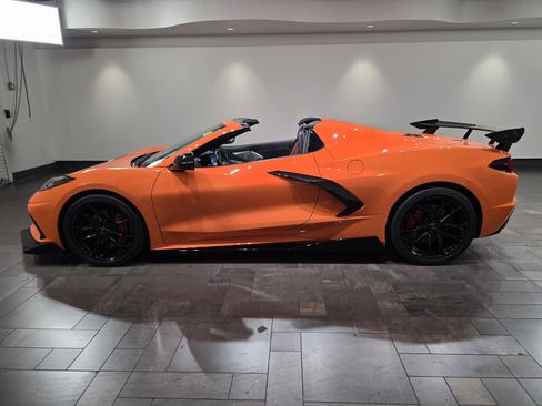 Used 2024 Chevrolet Corvette Stingray Preferred Conv w/ 2LT RWD image 3