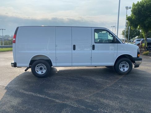 New 2025 Chevrolet Express 3500 w/ Driver Convenience Package image 2