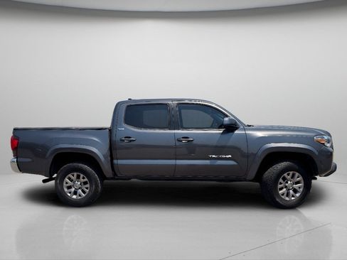 Used 2018 Toyota Tacoma SR5 RWD image 23