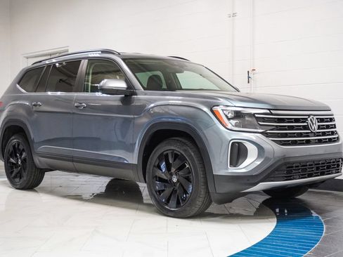 Used 2025 Volkswagen Atlas SE AWD/4WD image 5