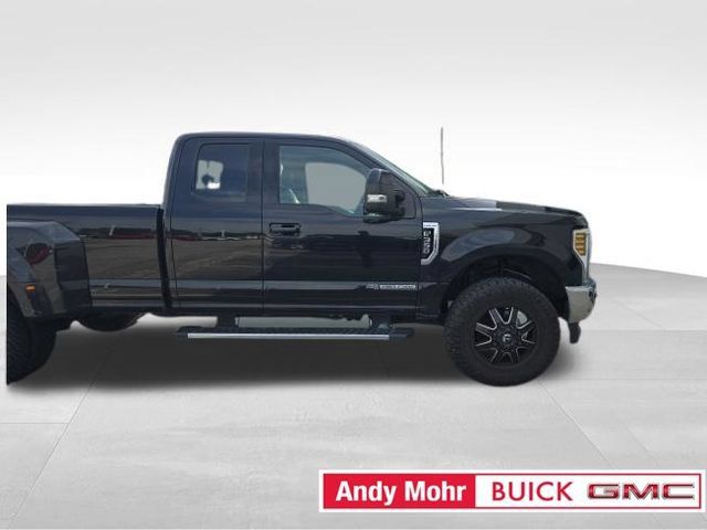 Used 2018 Ford F350 Lariat w/ FX4 Off-Road Package AWD/4WD image 3