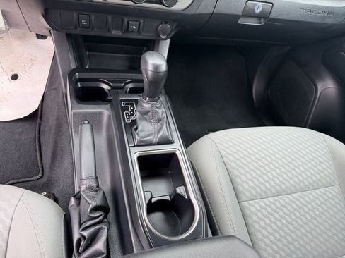 Used 2022 Toyota Tacoma SR AWD/4WD image 15