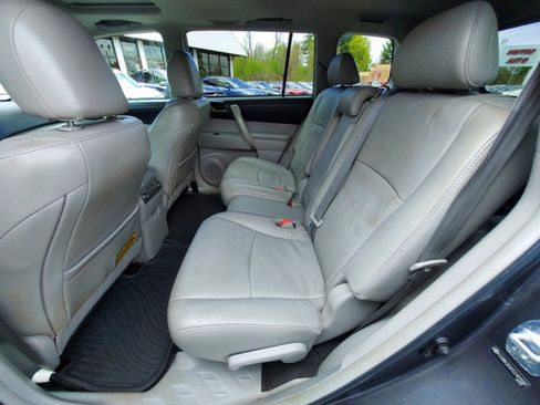 Used 2012 Toyota Highlander SE w/ Tow Pkg AWD/4WD image 9