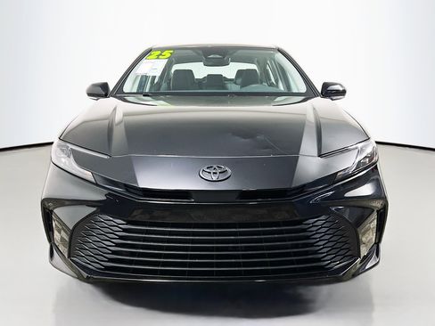 Used 2025 Toyota Camry LE image 11
