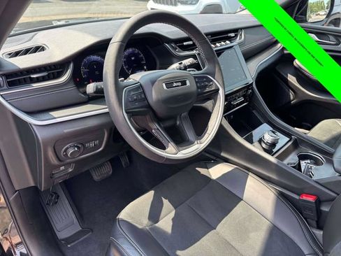 Used 2025 Jeep Grand Cherokee L Altitude AWD/4WD image 9