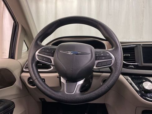 Used 2020 Chrysler Voyager LX image 16