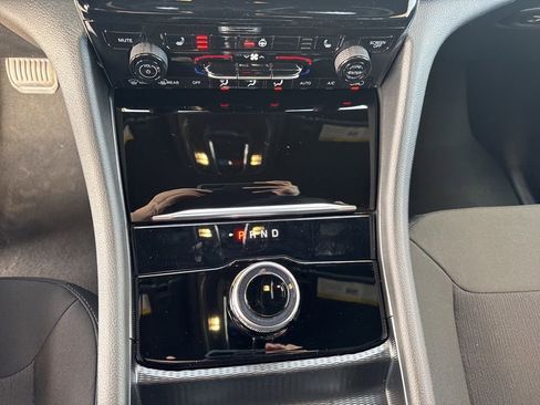 New 2025 Jeep Grand Cherokee L Laredo w/ Luxury Tech Group I AWD/4WD image 11