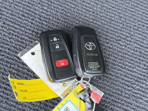 Used 2022 Toyota RAV4 XLE FWD image 21