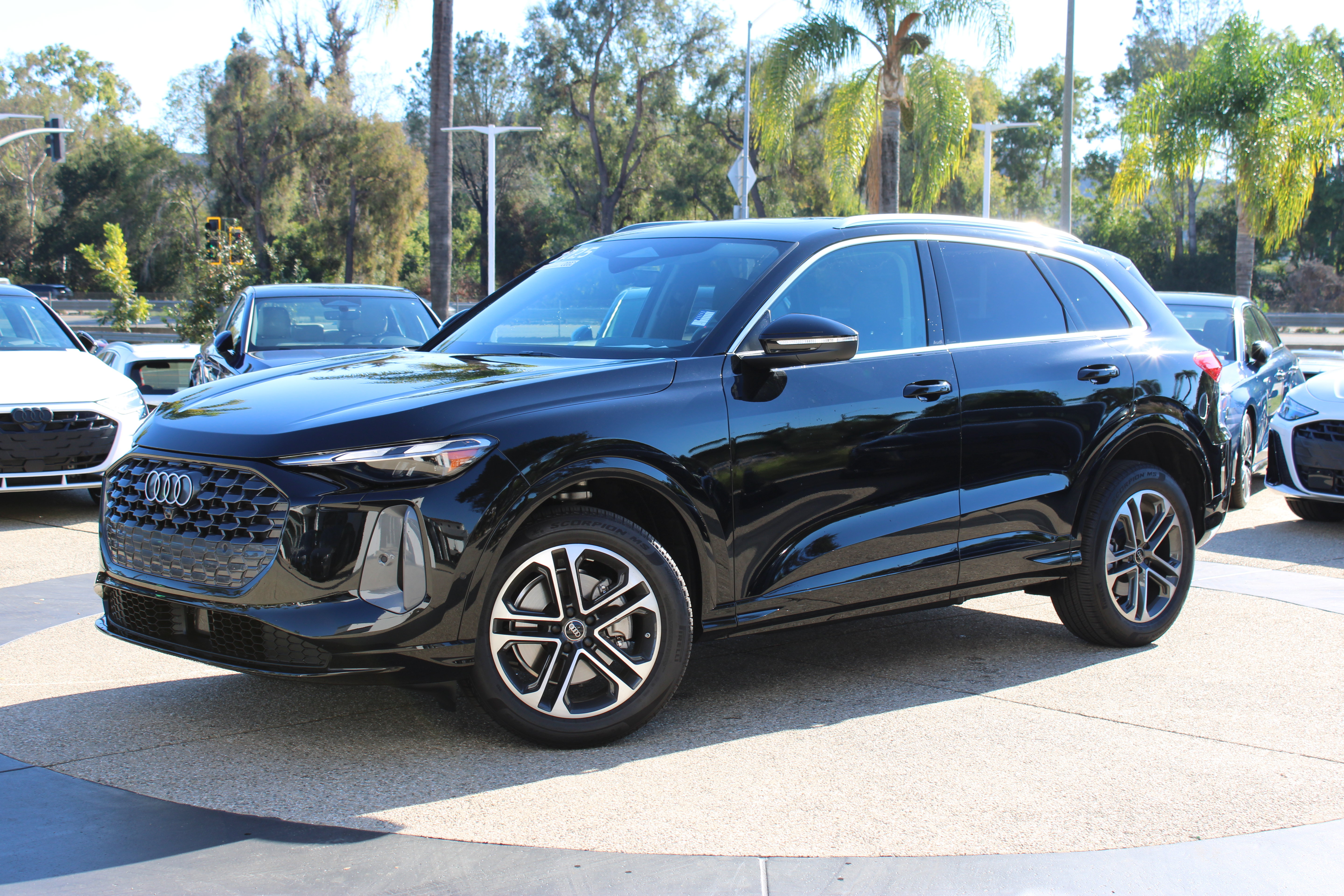 Certified 2025 Audi Q5 Premium w/ Convenience Package AWD/4WD image 1