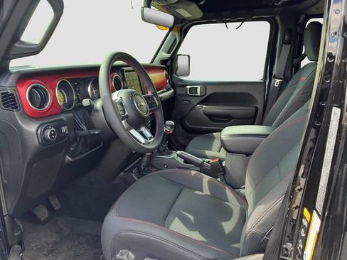 Used 2023 Jeep Gladiator Rubicon w/ Trailer Tow Package AWD/4WD image 8